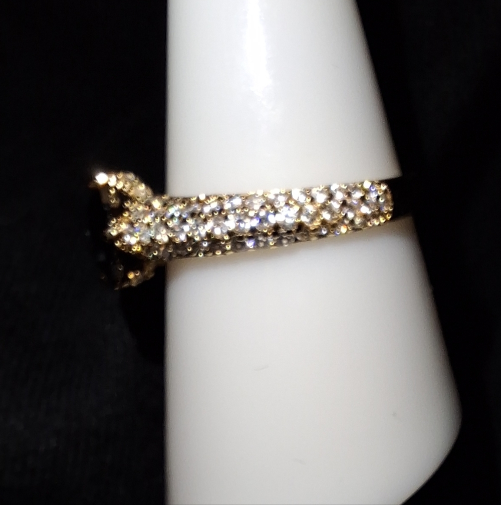 Sophisticated Black and Gold Women's Ring - Picture 2 of 4